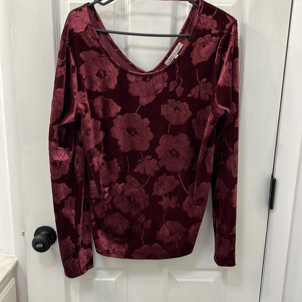 Velvet rose top 🥀